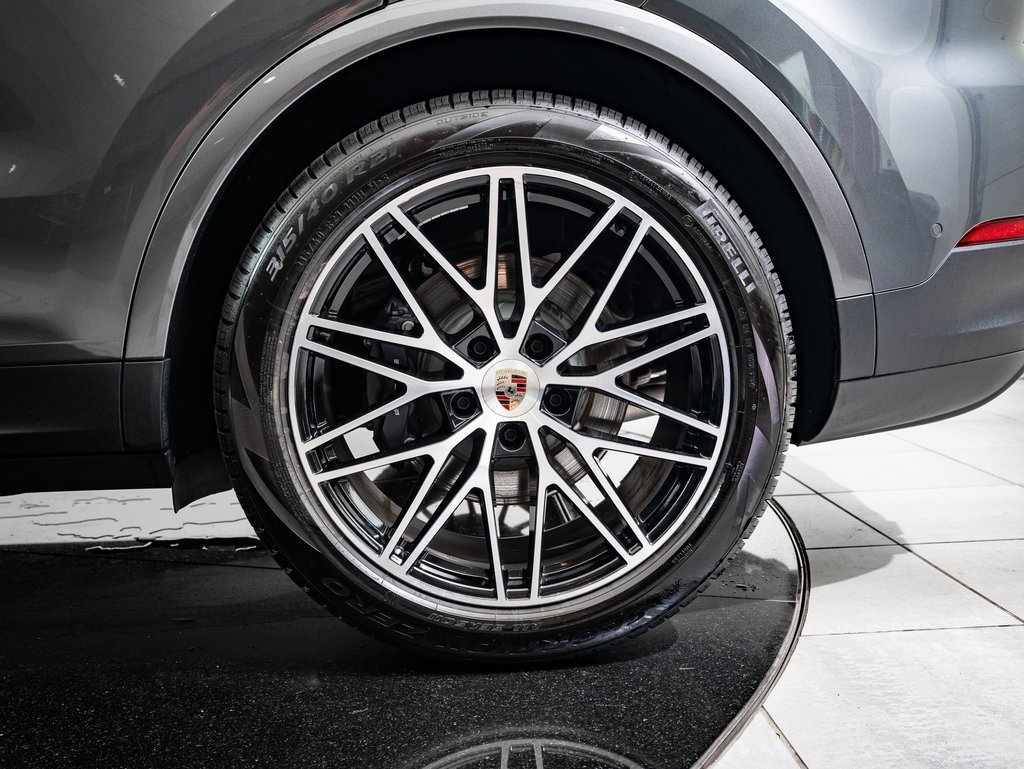 2024 Porsche Cayenne photo 12