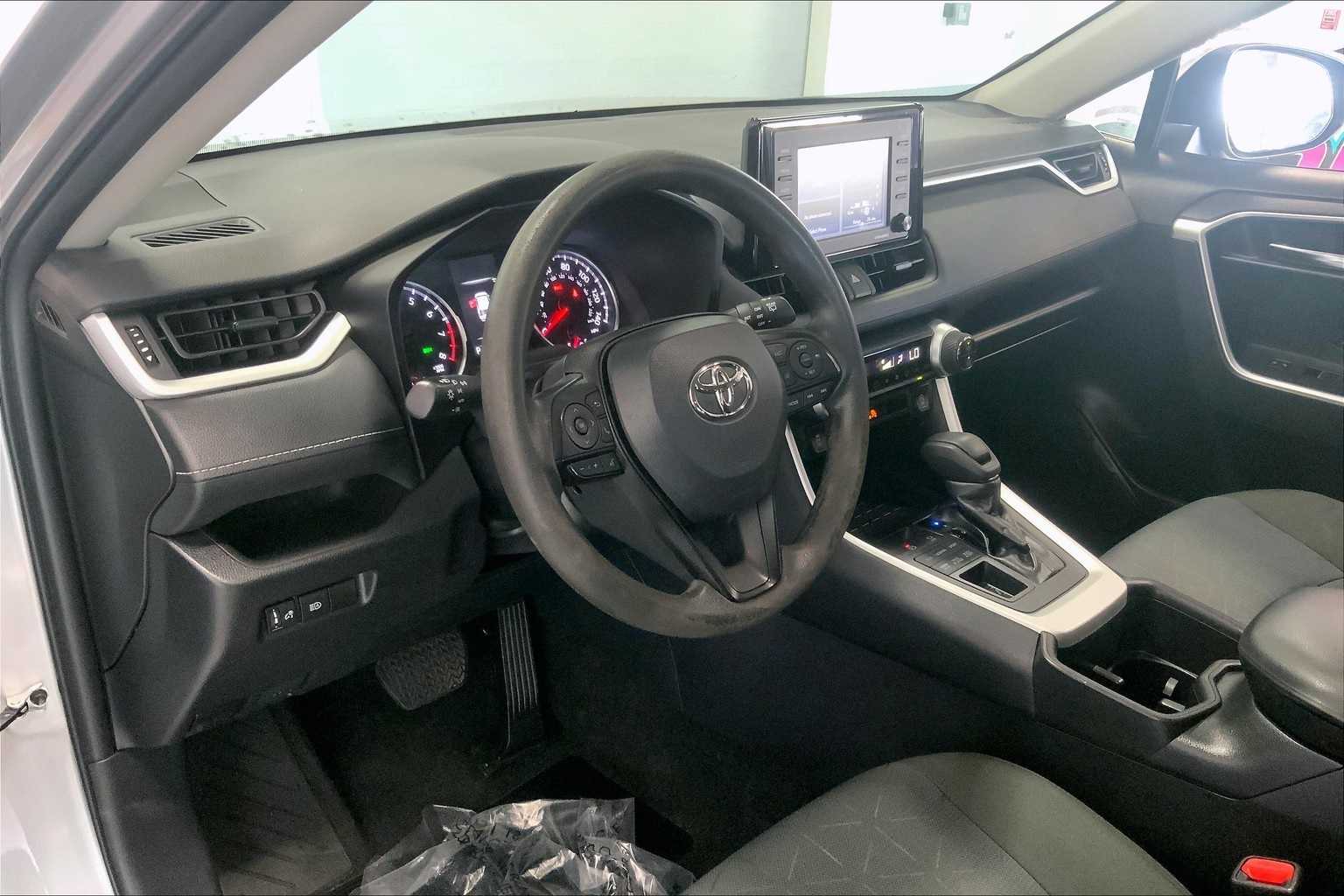 2022 Toyota RAV4 XLE Sport photo 2
