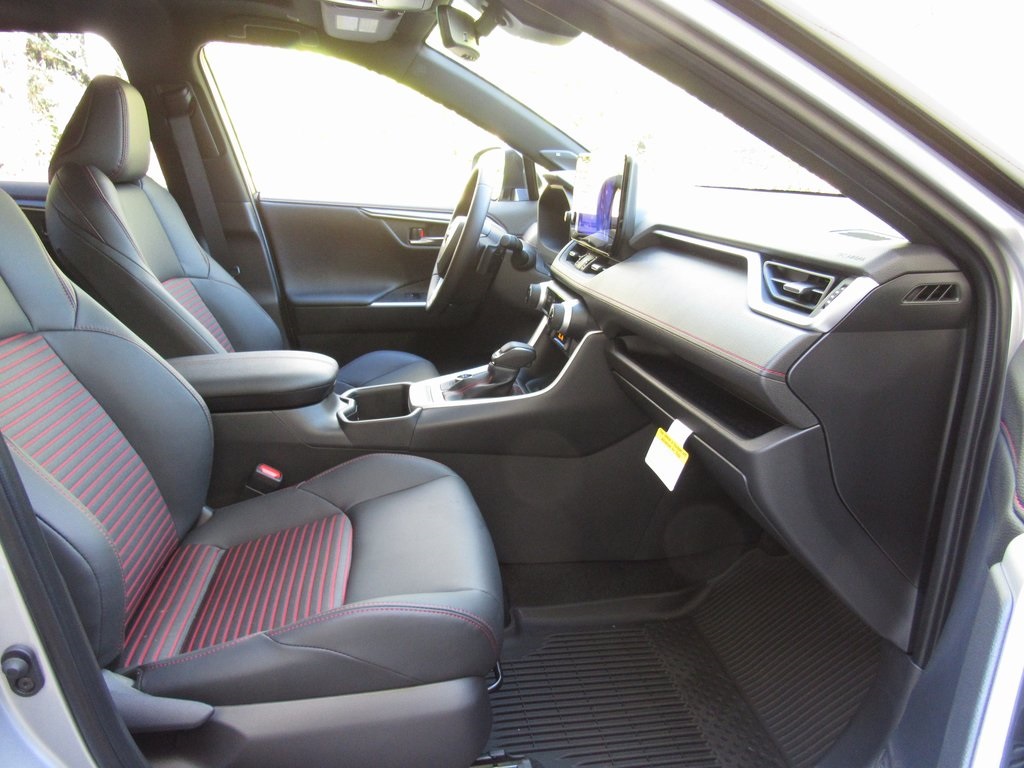 2025 Toyota RAV4 Hybrid XSE photo 18