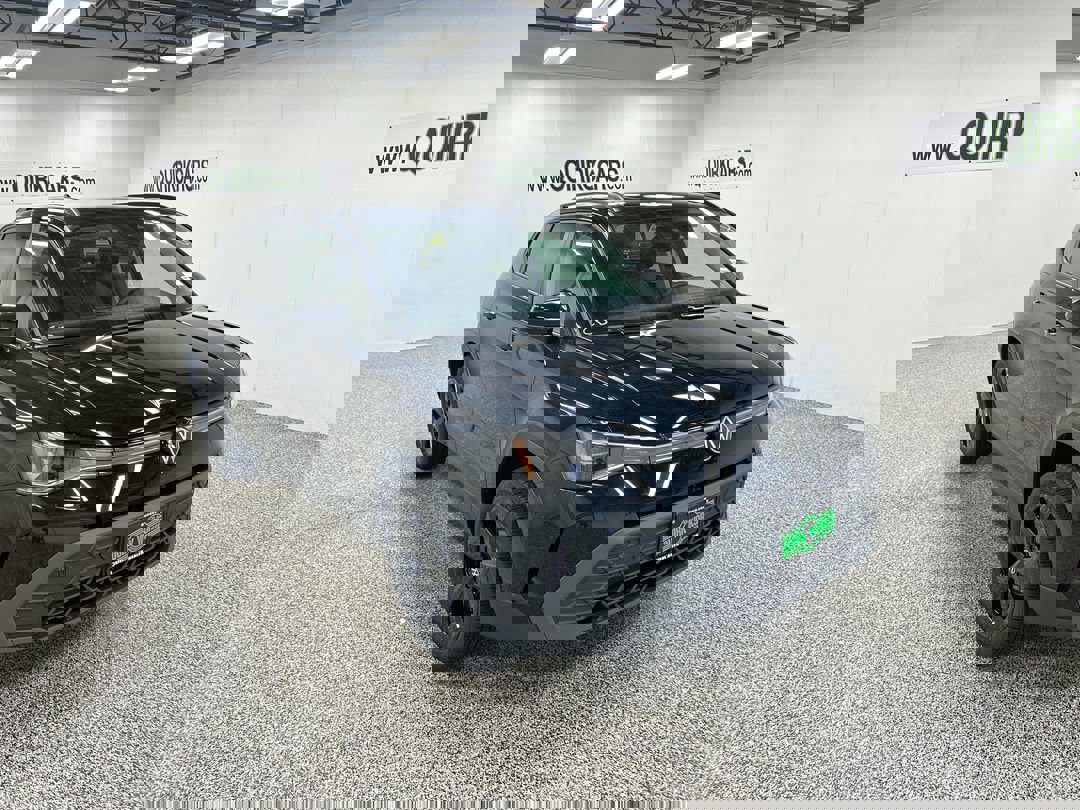 2025 Volkswagen Taos SE Black's photo