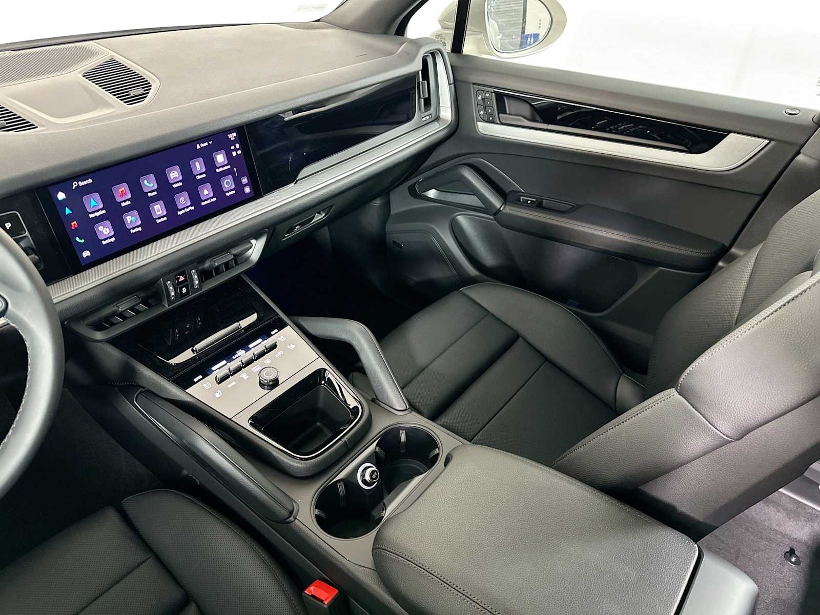 2025 Porsche Cayenne photo 22