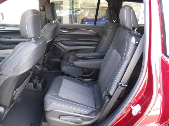 2025 Jeep Grand Cherokee Laredo X photo 32