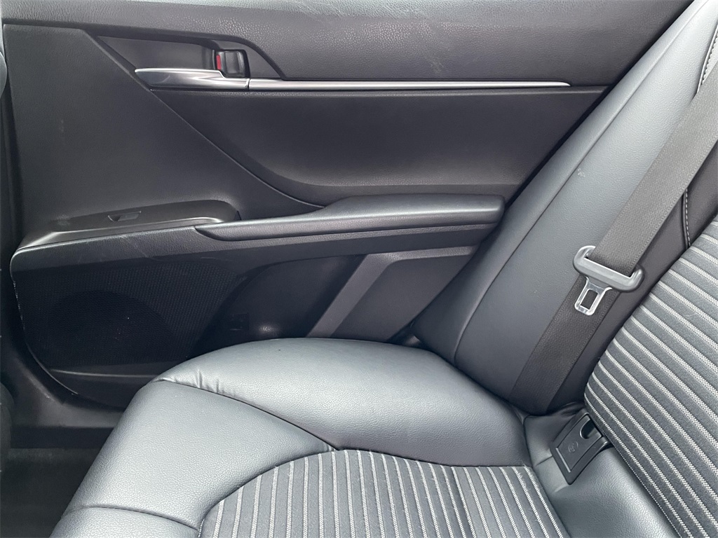 2022 Toyota Camry SE photo 17