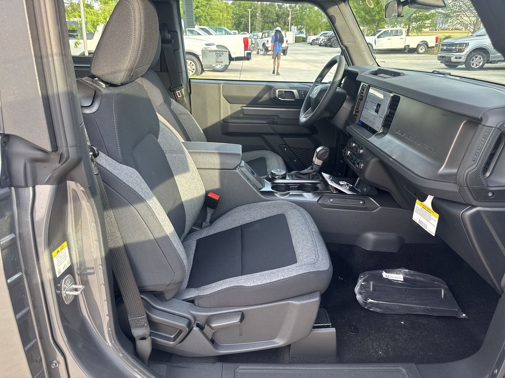 2025 Ford Bronco Base photo 4