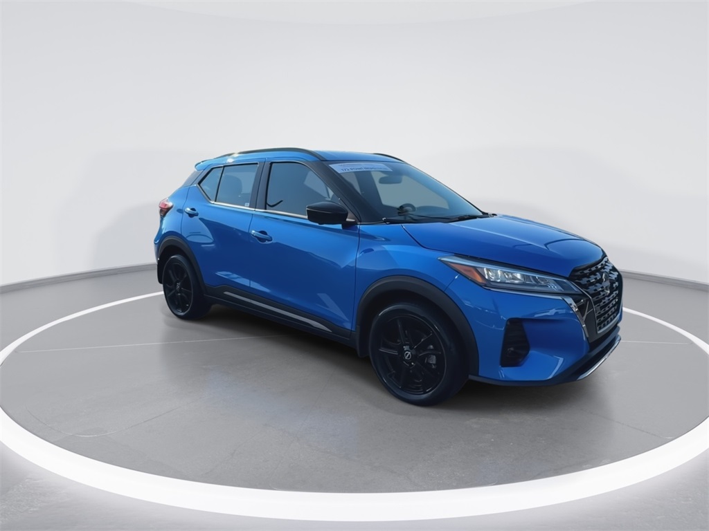 2024 Nissan Kicks SR photo 2