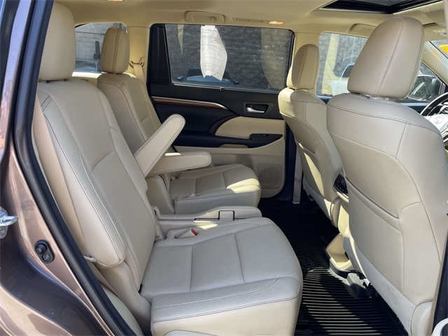 2017 Toyota Highlander Limited Platinum photo 15