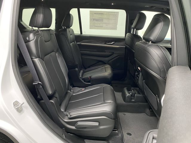 2025 Jeep Grand Cherokee Limited photo 33