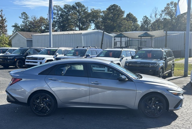 2026 Hyundai Elantra SEL Sport photo 2