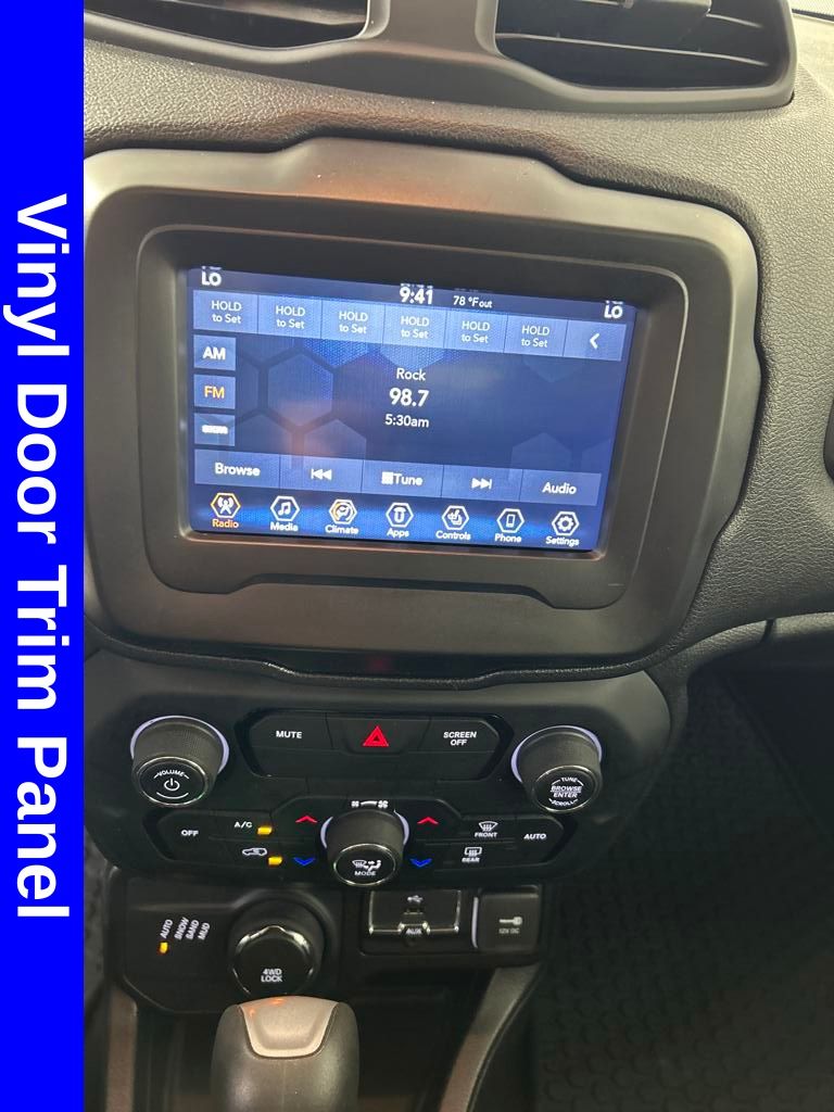 2020 Jeep Renegade Altitude photo 11