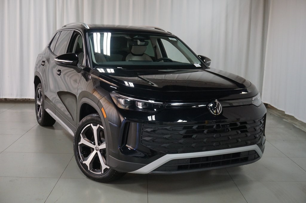 2025 Volkswagen Tiguan SE photo 2