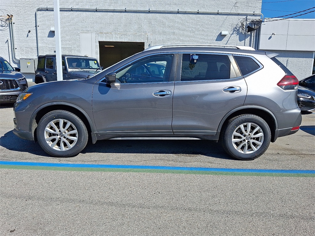 2020 Nissan Rogue SV photo 2