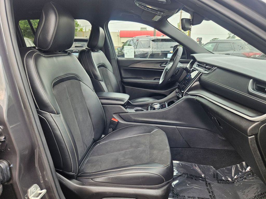 2023 Jeep Grand Cherokee Altitude photo 29