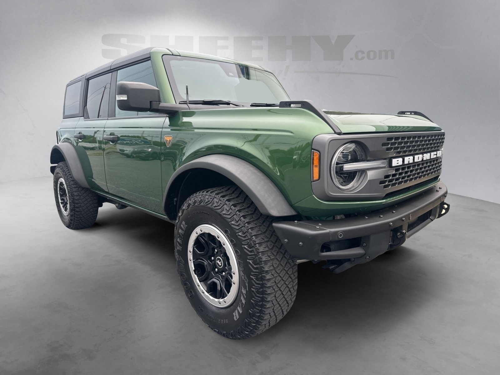 2023 Ford Bronco Badlands photo 2