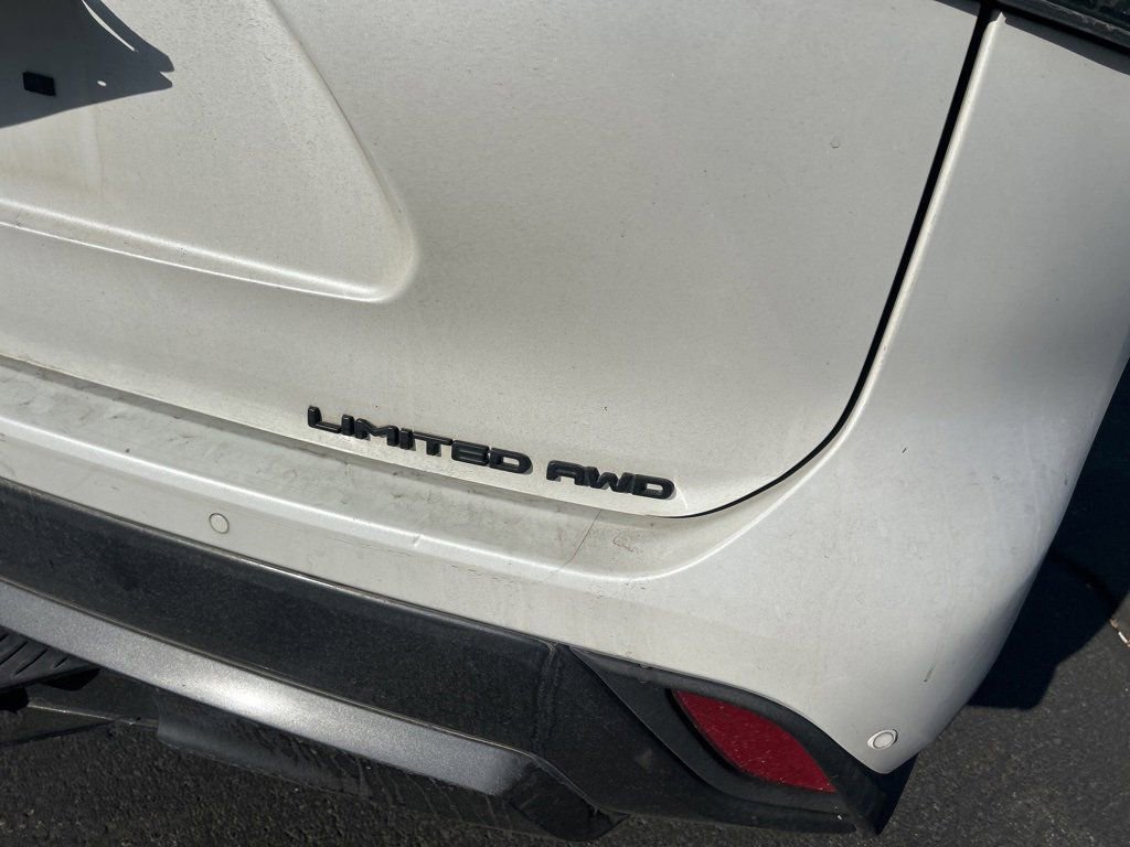 2022 Toyota Highlander Limited photo 11