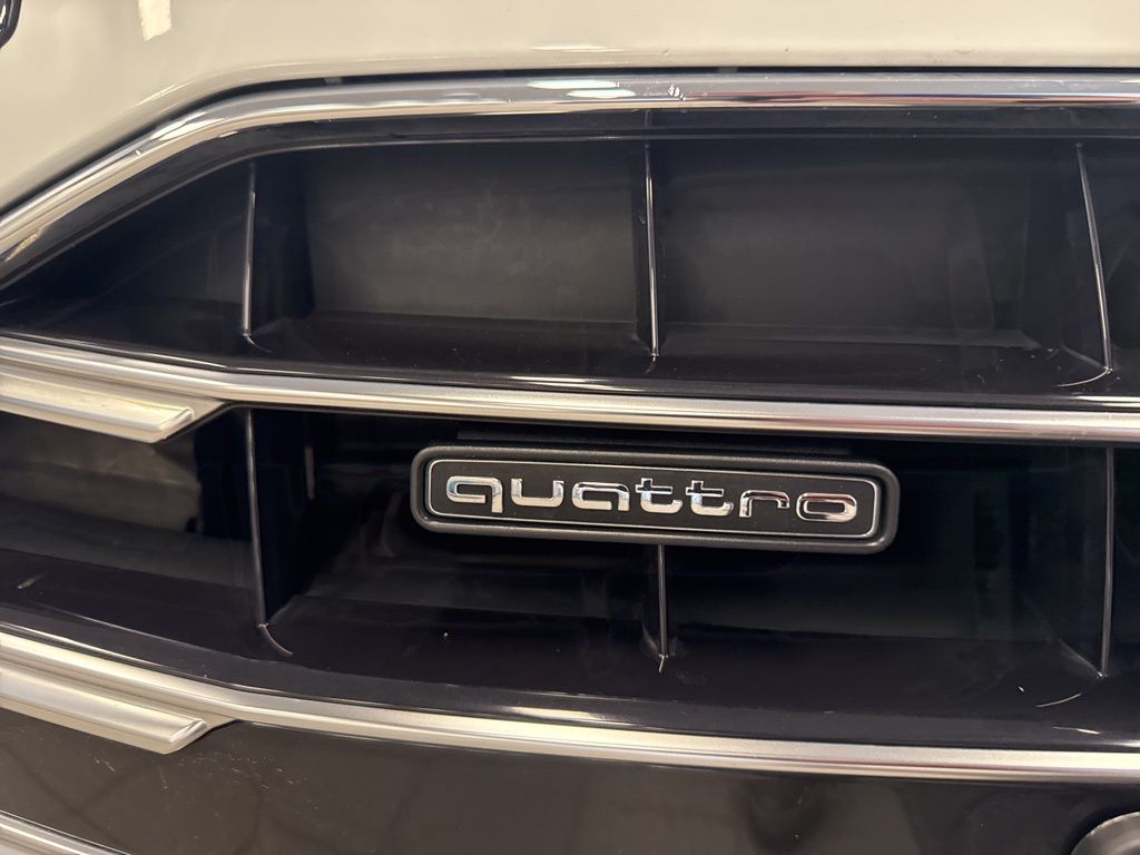 2021 Audi A4 40 Premium Quattro photo 4