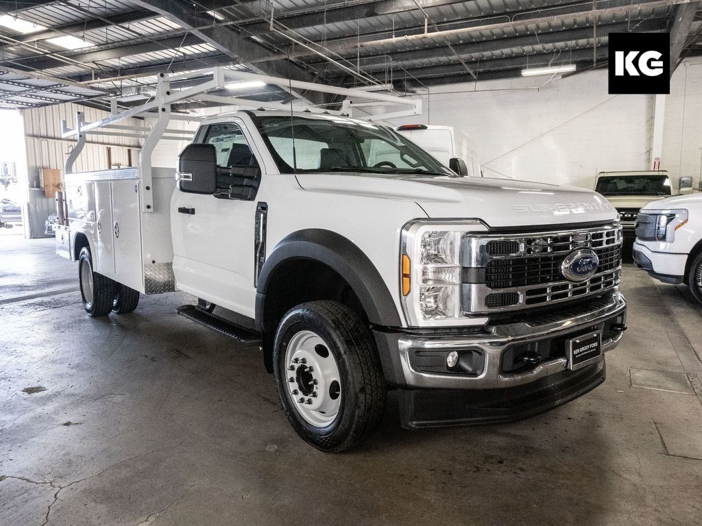 2025 Ford F-450 Super Duty Chassis Cab XL's photo