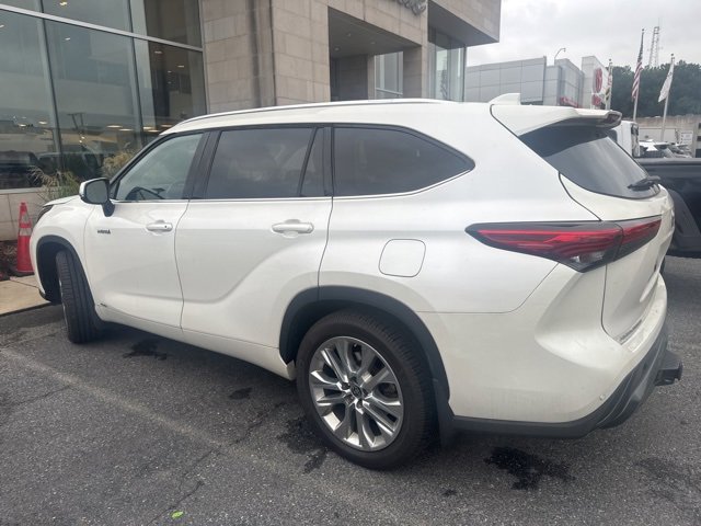2021 Toyota Highlander Hybrid Limited photo 2