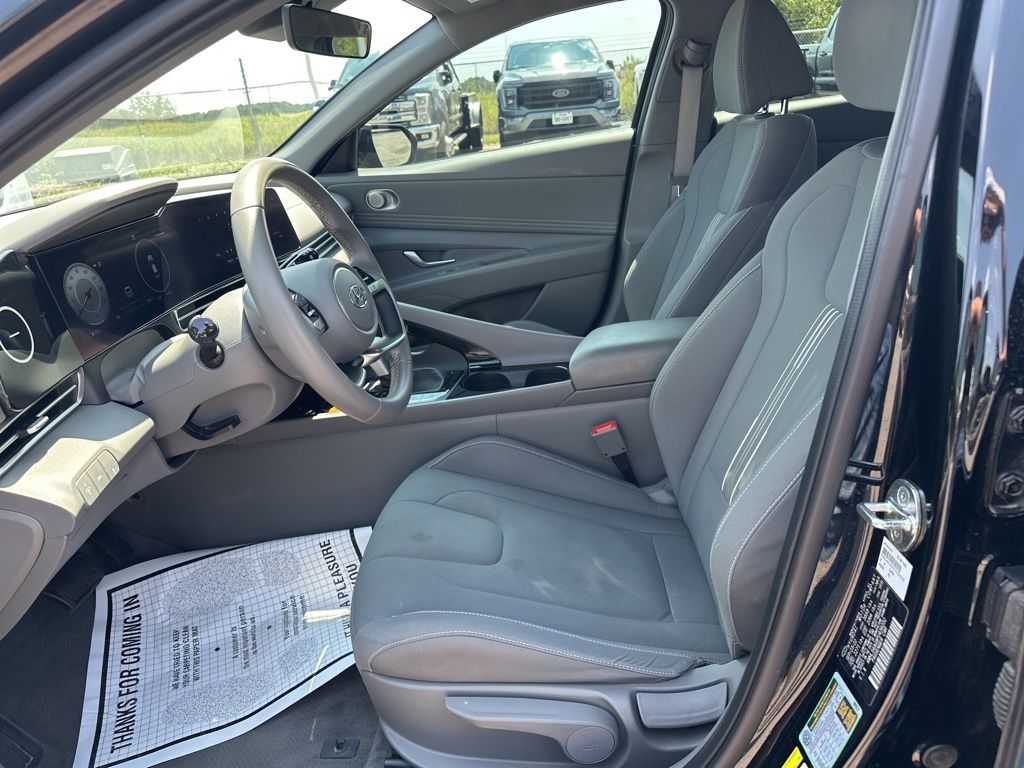 2023 Hyundai Elantra SEL photo 12
