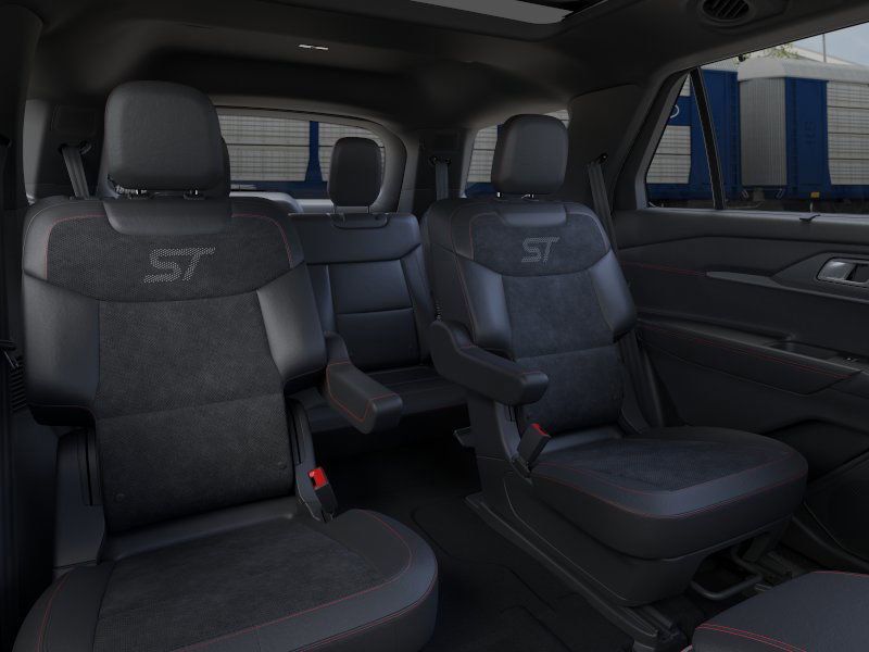 2025 Ford Explorer ST photo 10