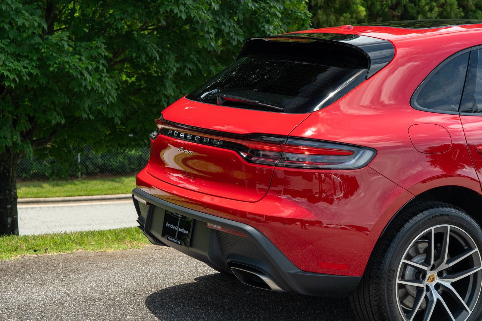 2025 Porsche Macan Base photo 13