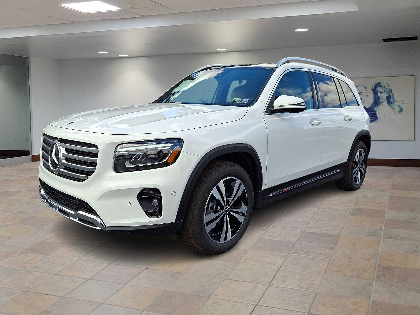 2026 Mercedes Benz GLB 250 4MATIC photo 2