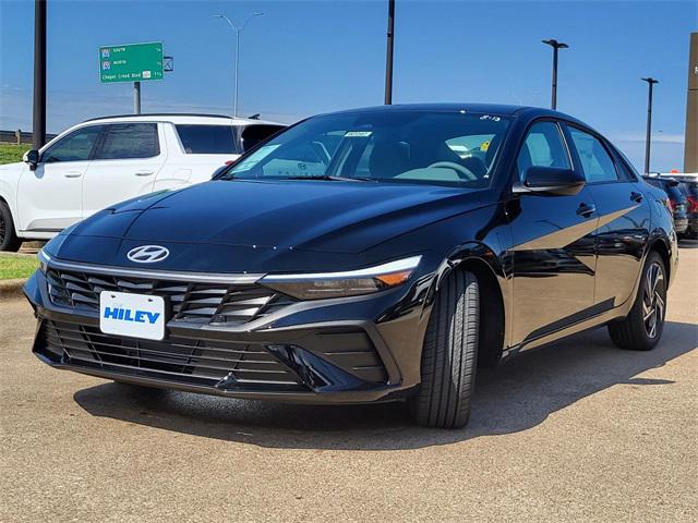 2025 Hyundai Elantra SEL Sport photo 2