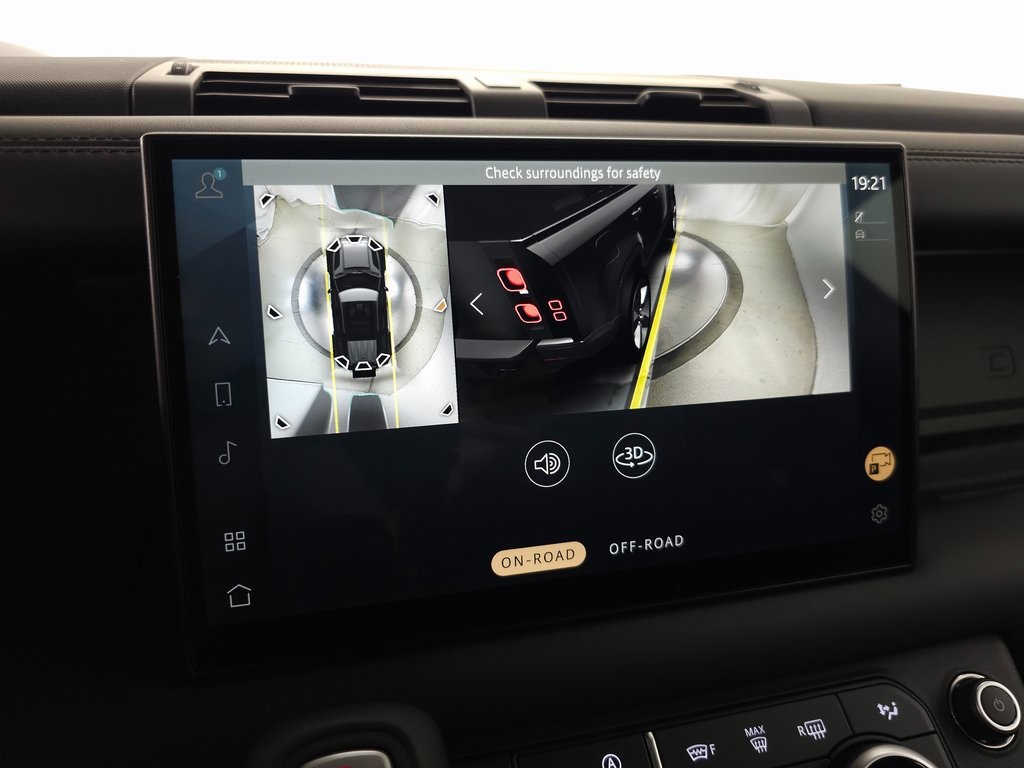 2025 Land Rover Defender 110 X-Dynamic SE photo 24