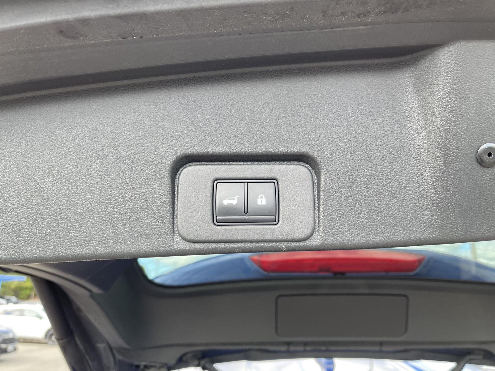 2021 Nissan Rogue SV photo 17