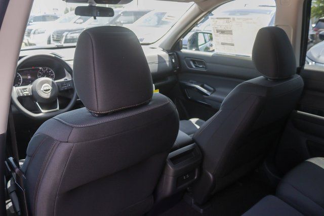 2025 Nissan Pathfinder S photo 18