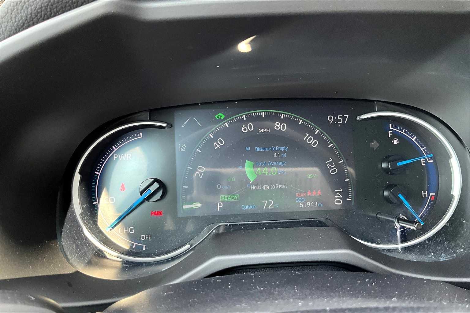 2024 Toyota RAV4 Hybrid XLE photo 23