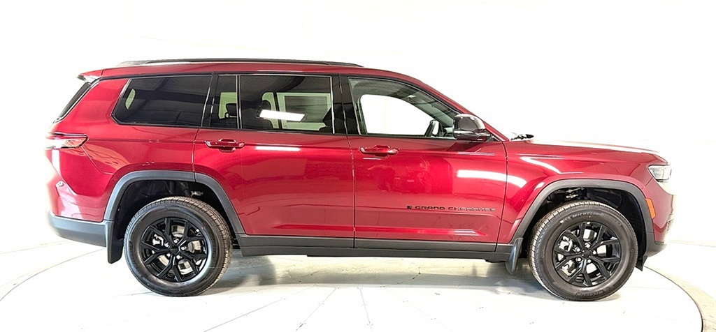 2025 Jeep Grand Cherokee Altitude X photo 3