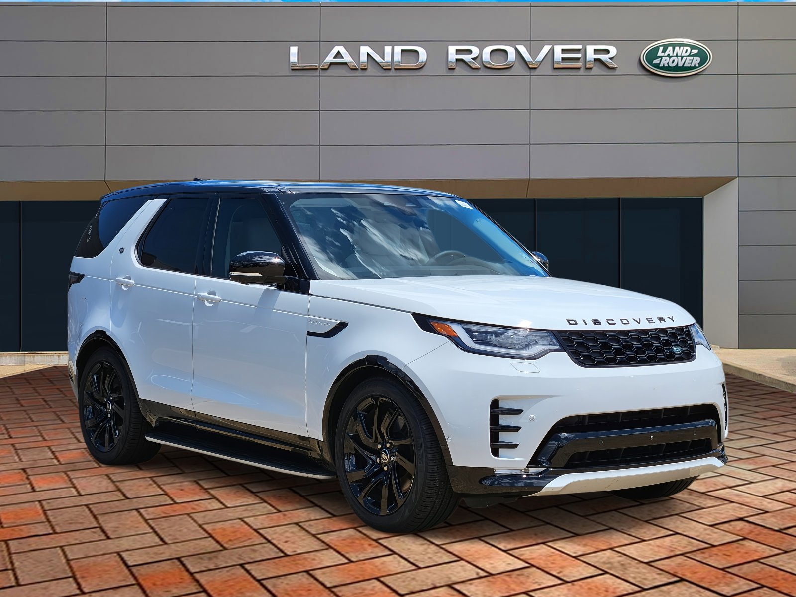 2025 Land Rover Discovery SE photo 3