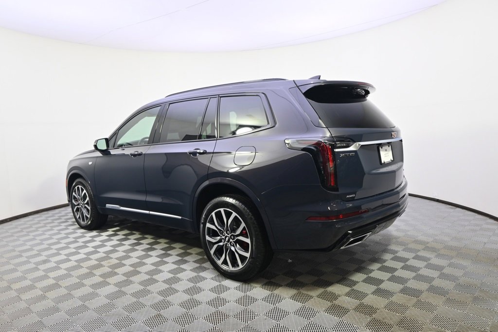 2025 Cadillac XT6 Sport photo 3