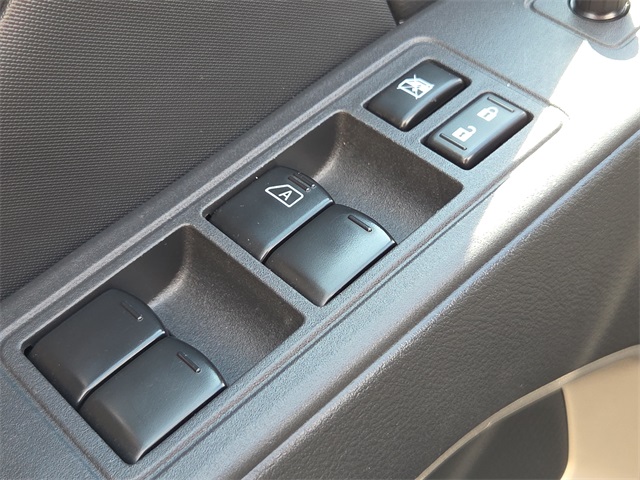 2022 Nissan Frontier SV Crew Cab photo 15