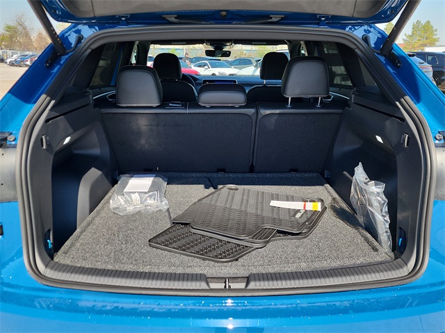 2025 Volkswagen Atlas Cross Sport SEL R-Line photo 5