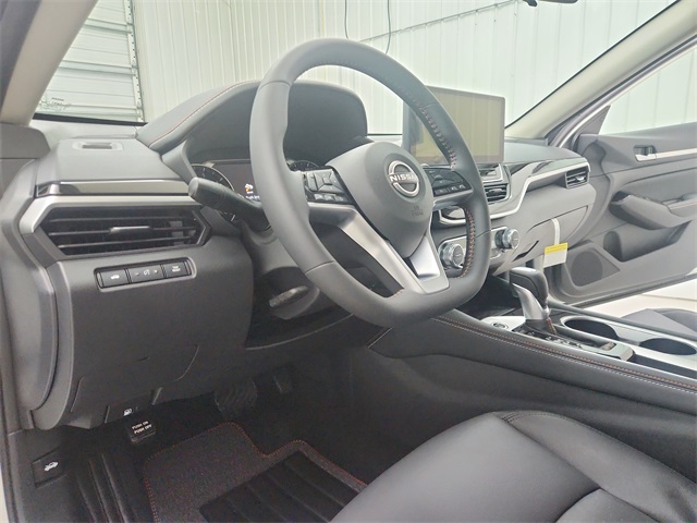 2025 Nissan Altima 2.5 SR photo 18