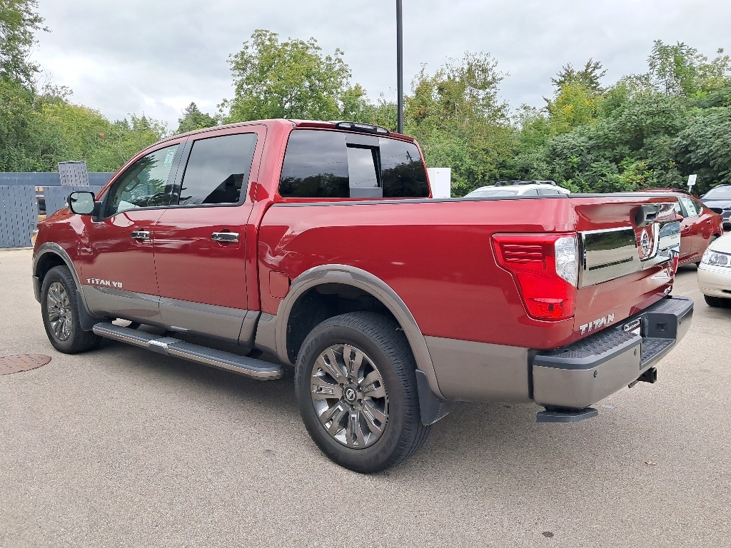2019 Nissan Titan Platinum Reserve photo 4