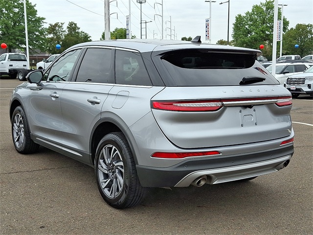 2023 Lincoln Corsair Standard photo 2