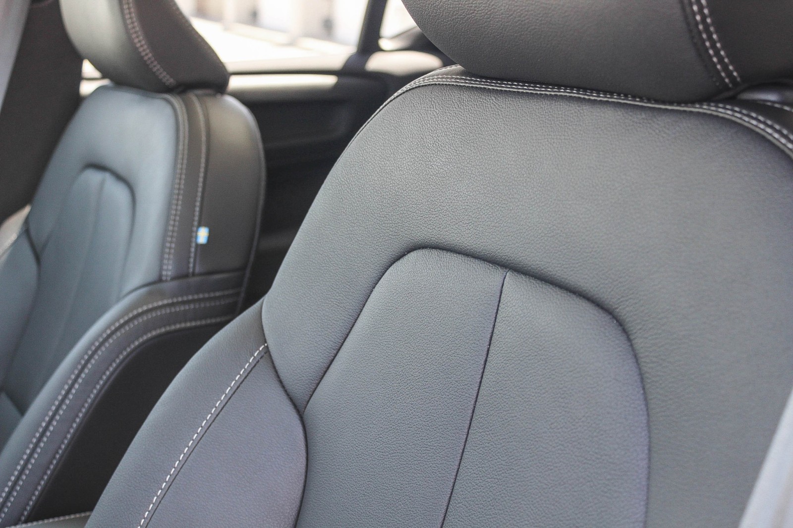 2024 Volvo XC40 Plus photo 23