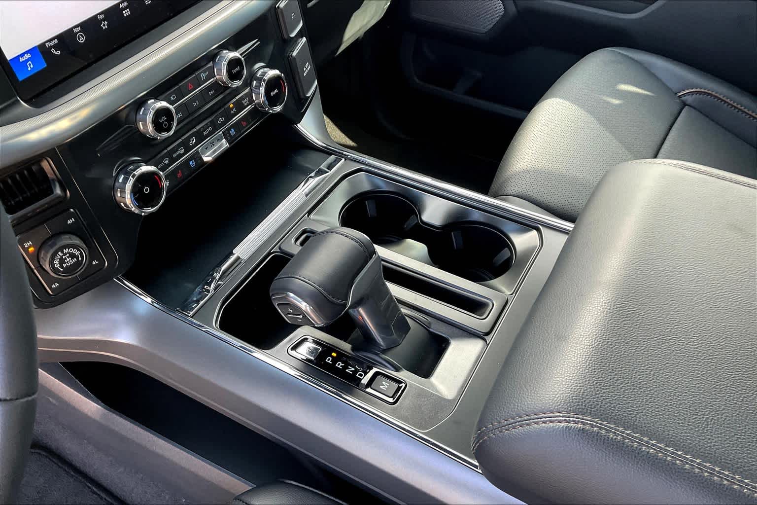 2025 Ford F-150 Lariat photo 7
