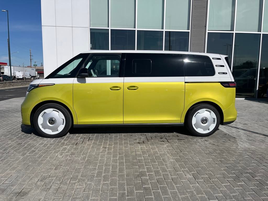 2025 Volkswagen ID. Buzz photo 2