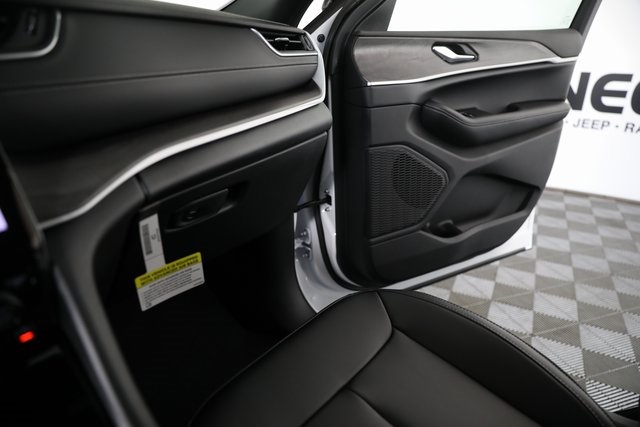 2025 Jeep Grand Cherokee Limited photo 11