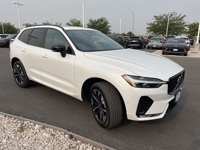 2026 Volvo XC60 B5 Plus photo 7