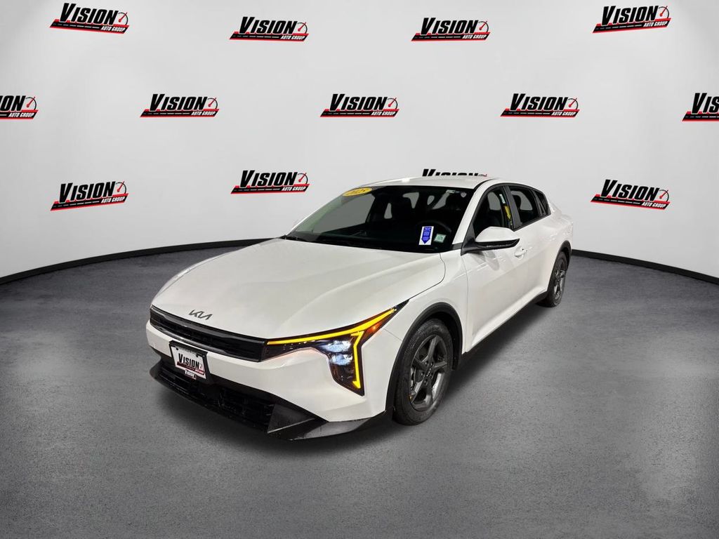 2025 Kia K4 LXS's photo