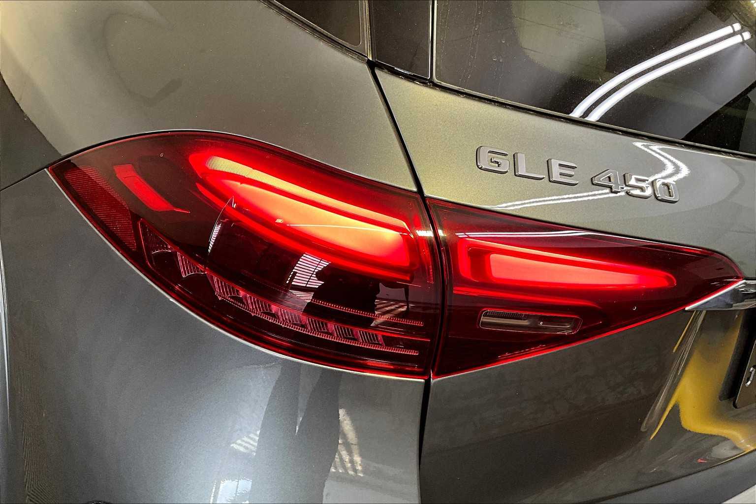 2026 Mercedes Benz GLE 450 4MATIC photo 3