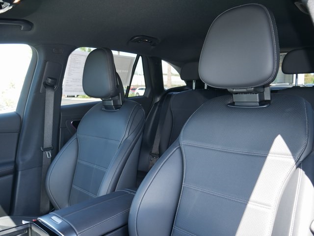 2025 Mercedes Benz GLC 300 photo 14