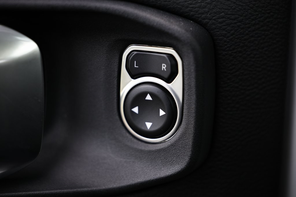 2022 Jeep Wrangler Unlimited Sahara Altitude photo 17