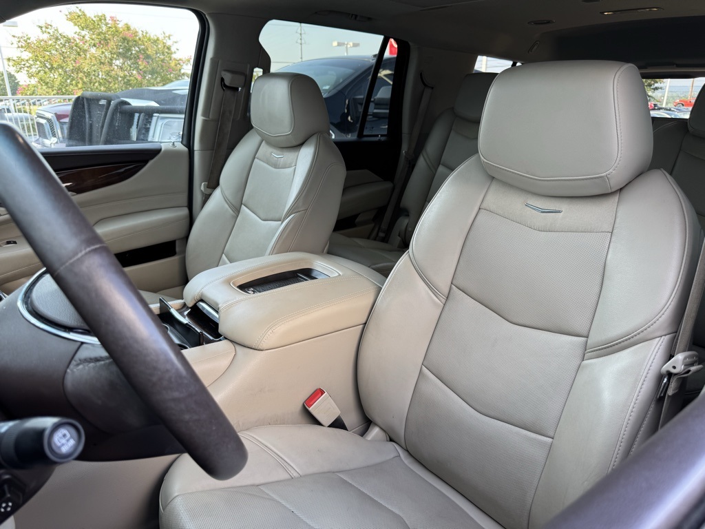 2017 Cadillac Escalade Premium Luxury photo 2