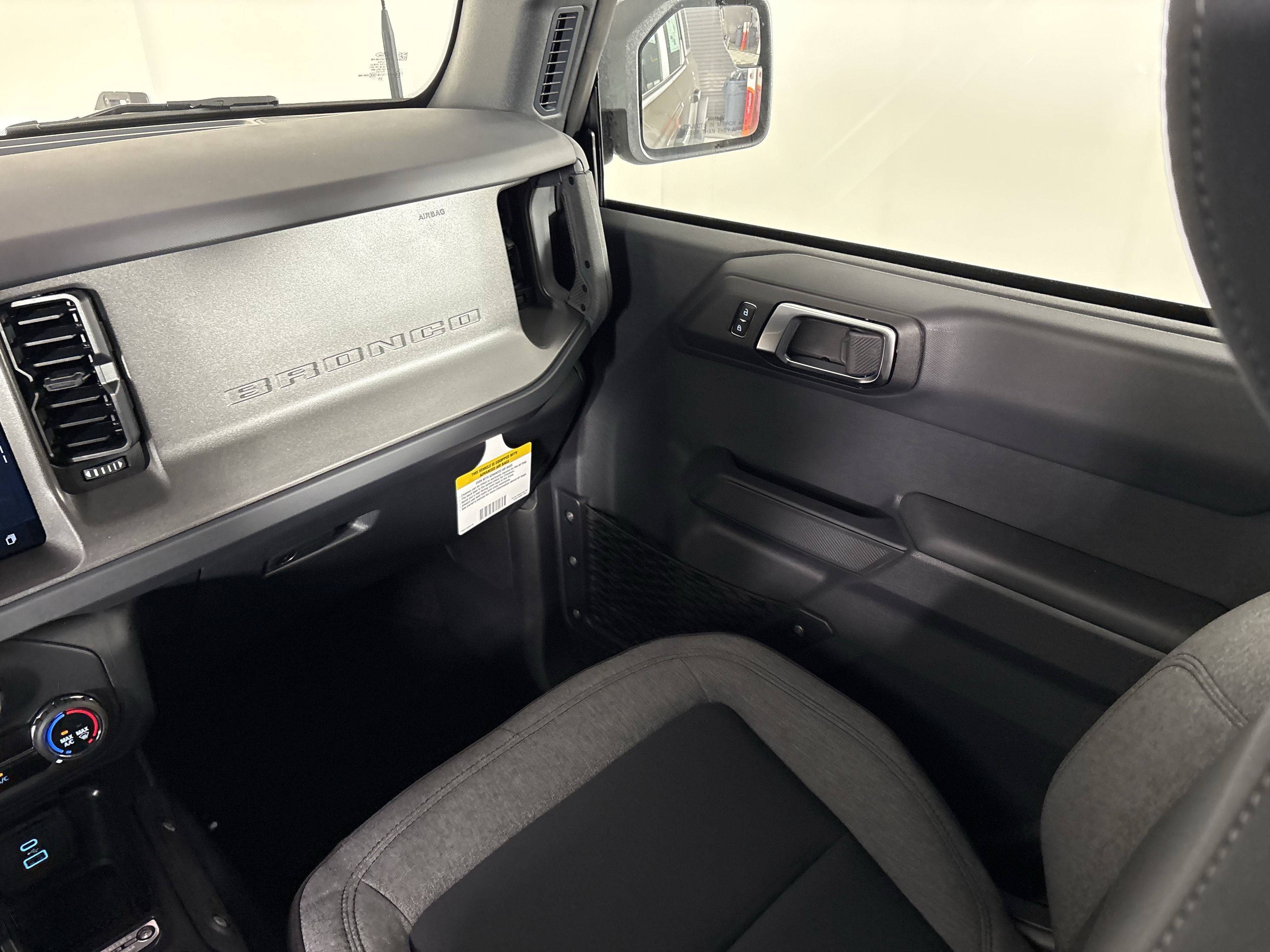 2025 Ford Bronco Base photo 11