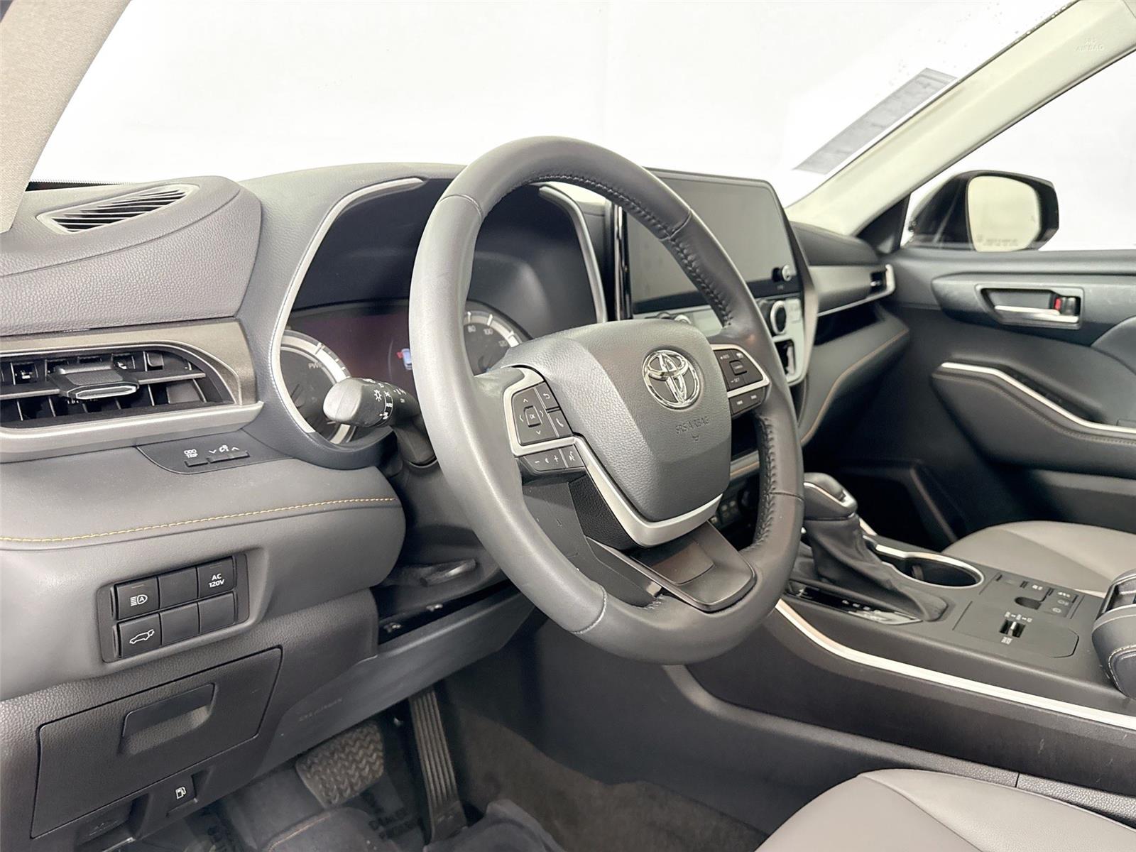 2023 Toyota Highlander Hybrid Bronze Edition photo 12